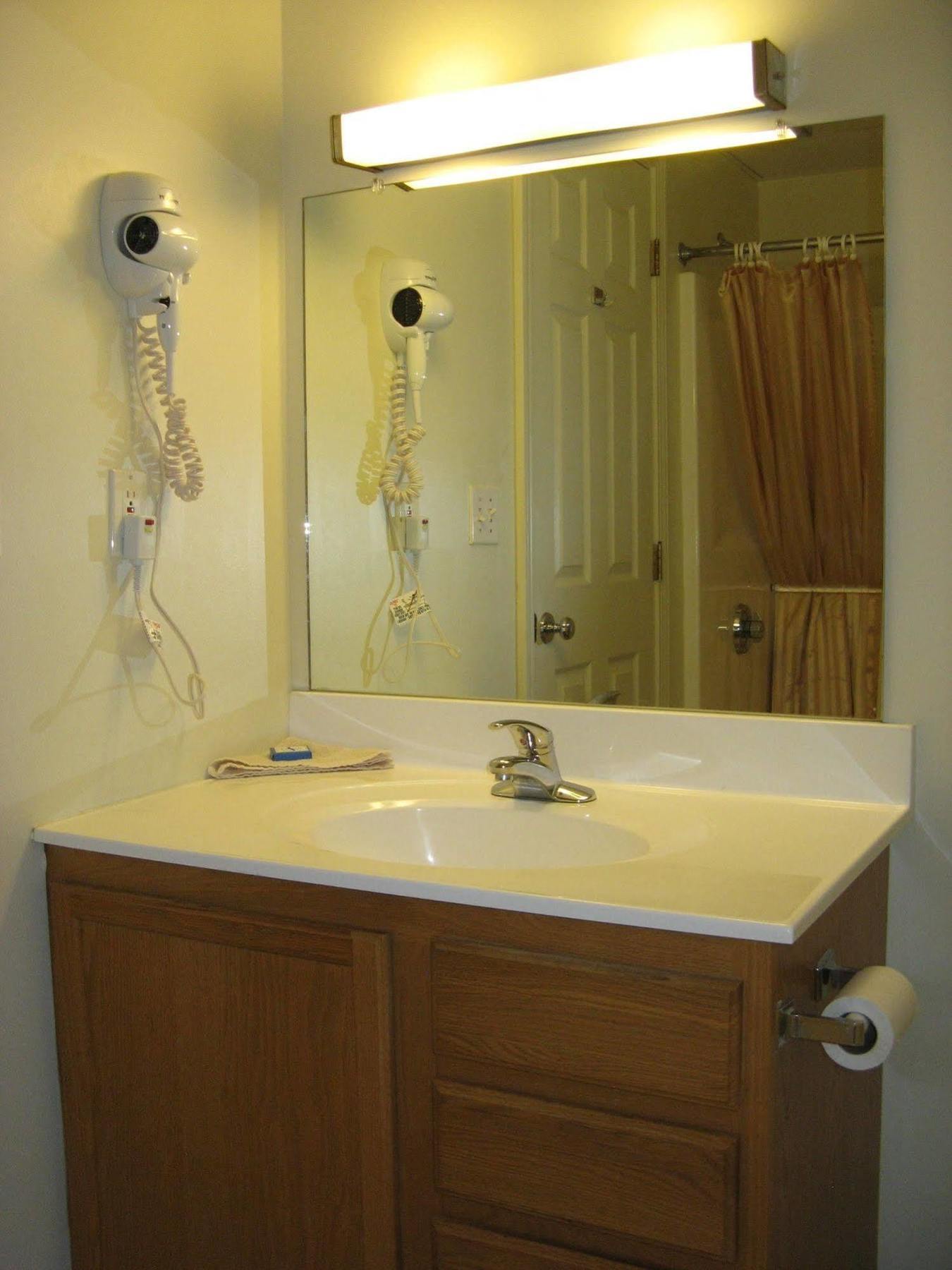 Handys Extended Stay Suites Colchester Dış mekan fotoğraf